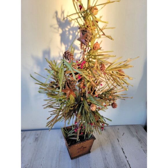 Unique rustic star tree cranberry Xmas home decor tabletop figure - Picture 5 of 10